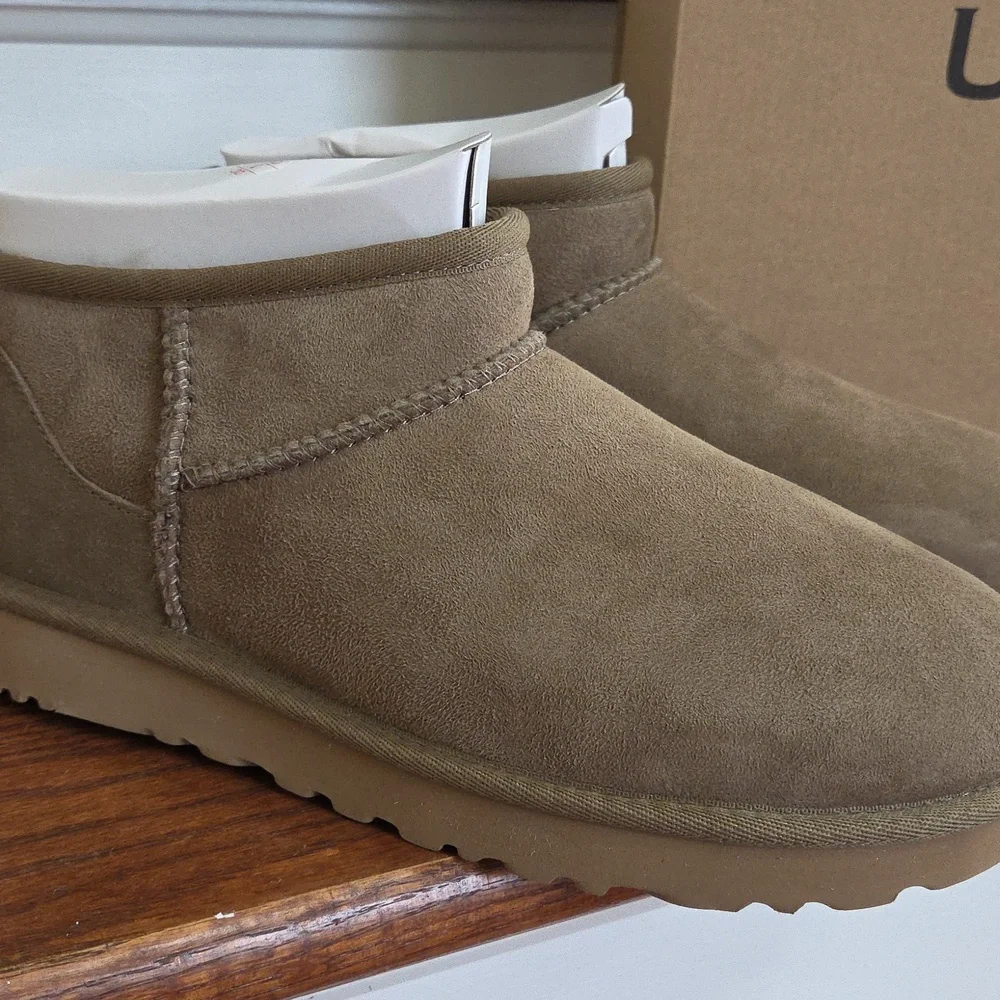 UGG classic ultra mini khaki boots size 7 NIB - Picture 2 of 4